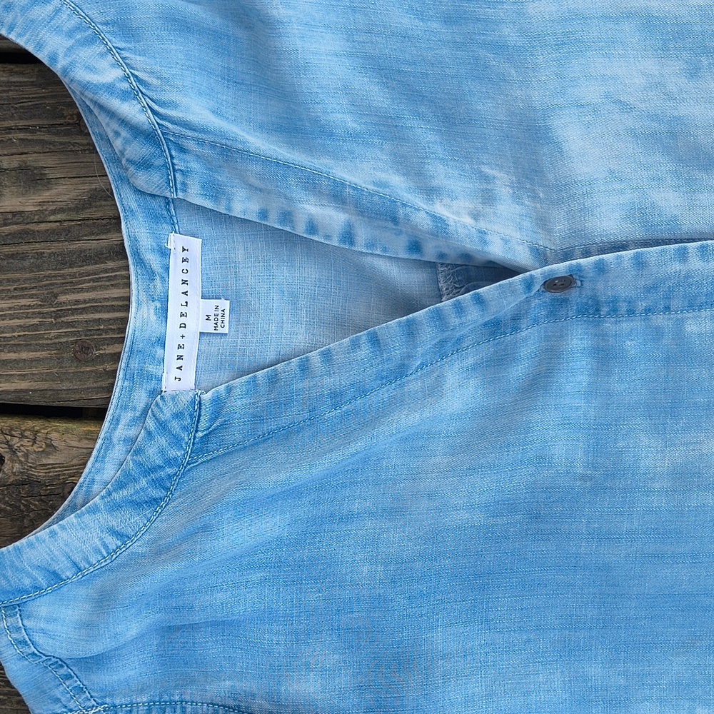 Jane + Delancey || Chambray Ruffle Sleeve Button-Up Top || Medium - Picture 3 of 7